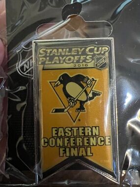 NHL Penguins Lapel Pin - Silver Accent